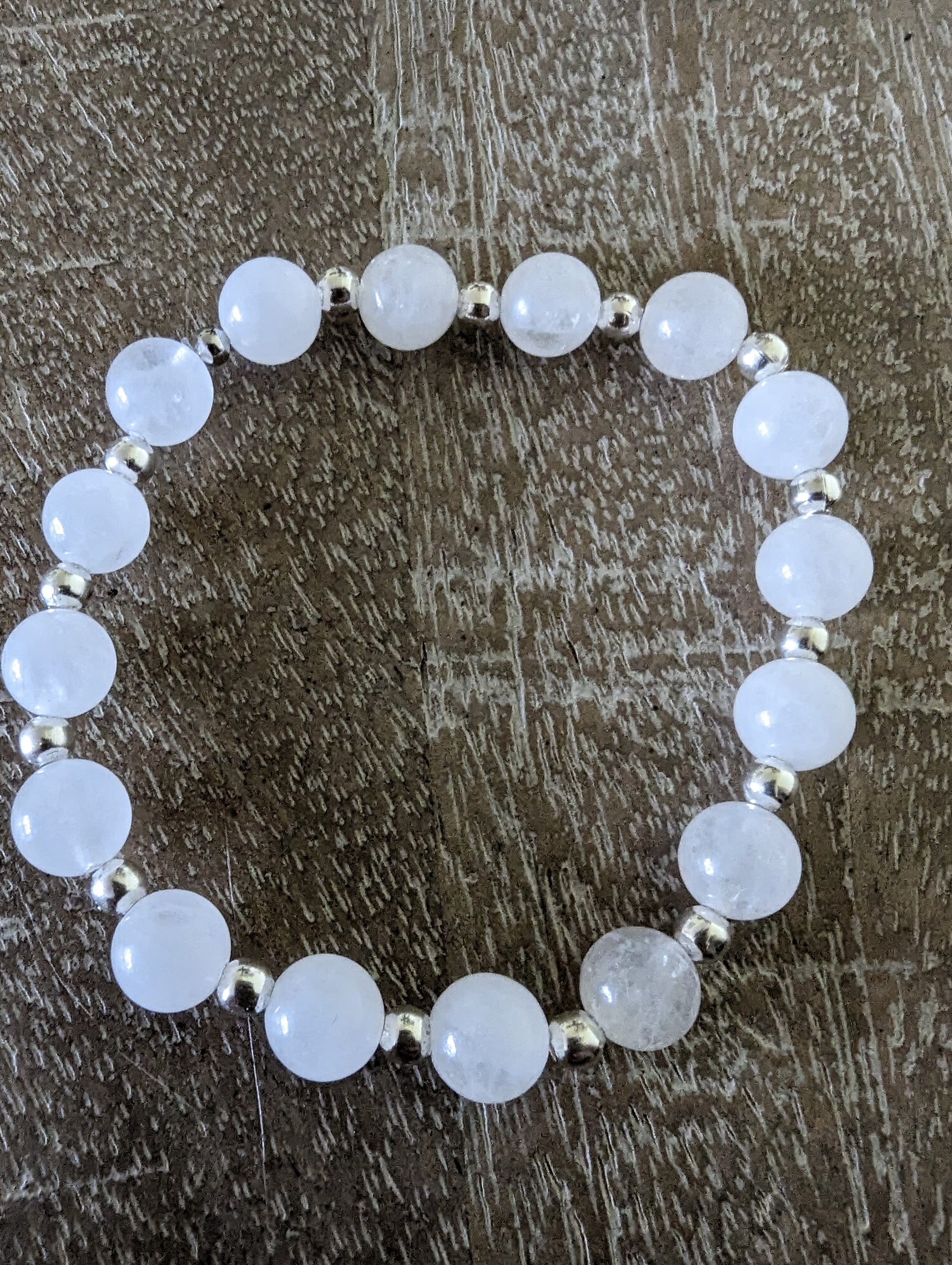 Bracelet with white and silver beads 