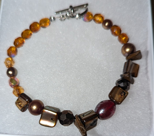 Gold toned glass beaded bracelet