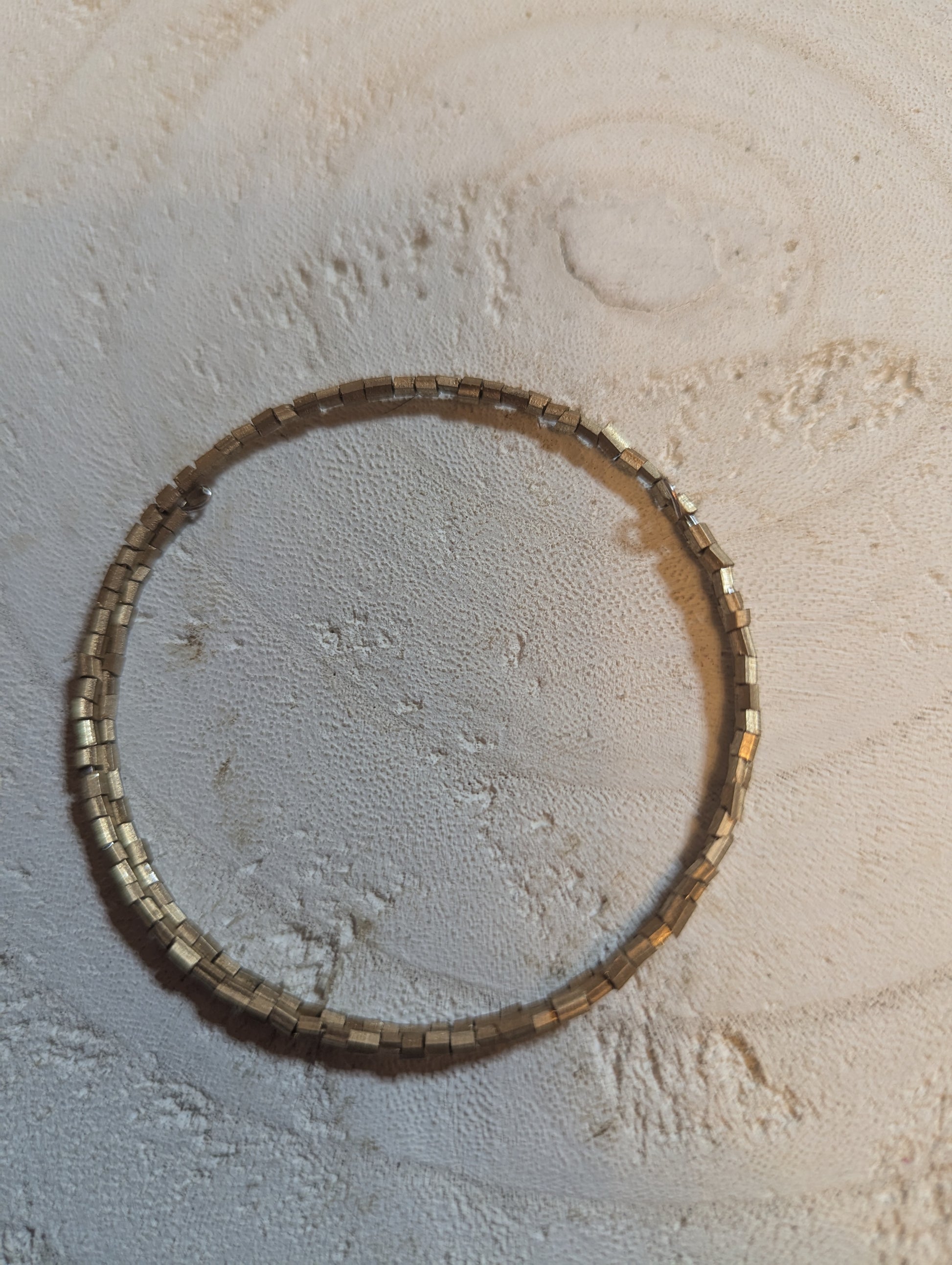 Round metallic braclet