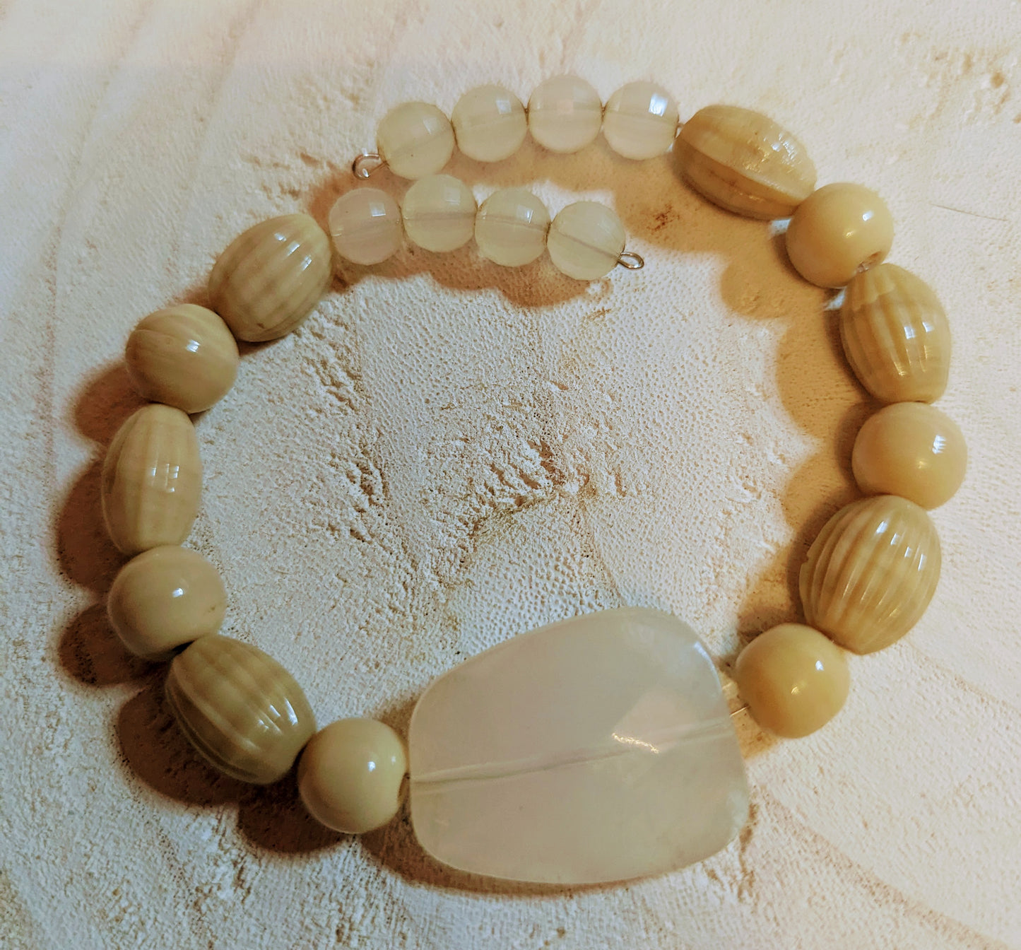 Beige beaded bracelet 
