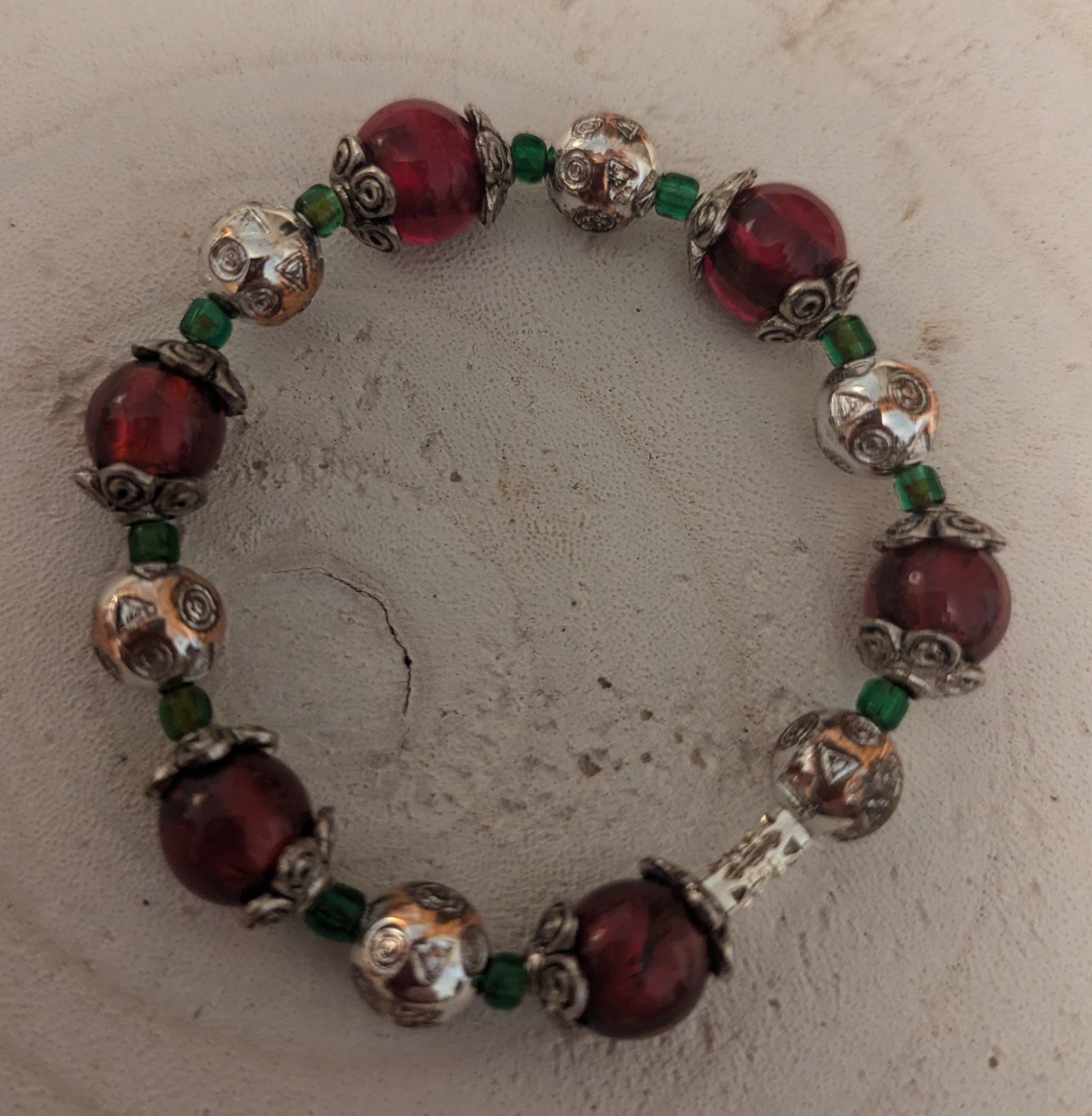 Bracelet with red and green beads 