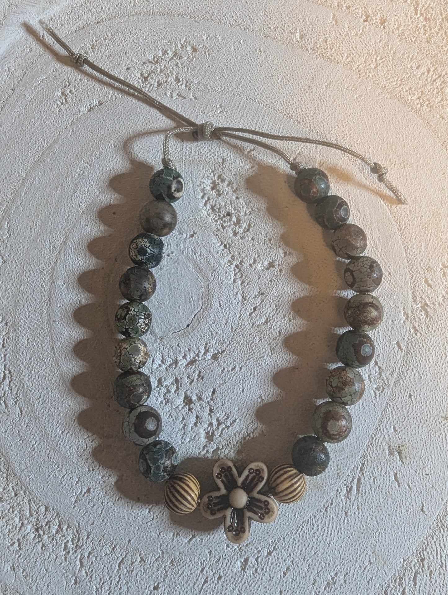 Beaded necklace with a flower pendant 
