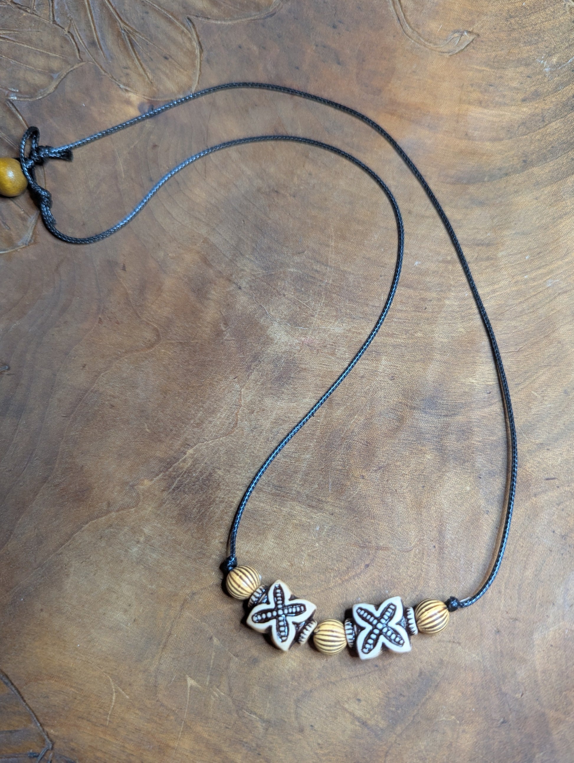 Necklace with starfish-shaped beads 