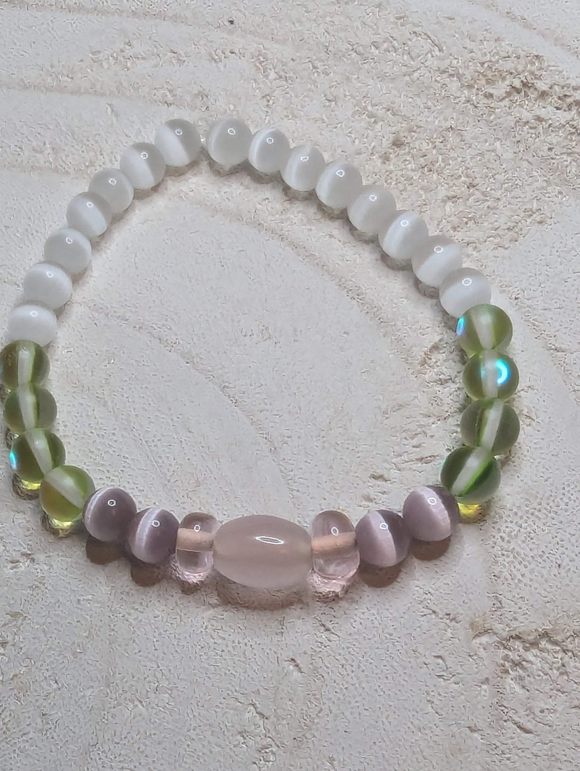 Beaded bracelet with multicolored beads