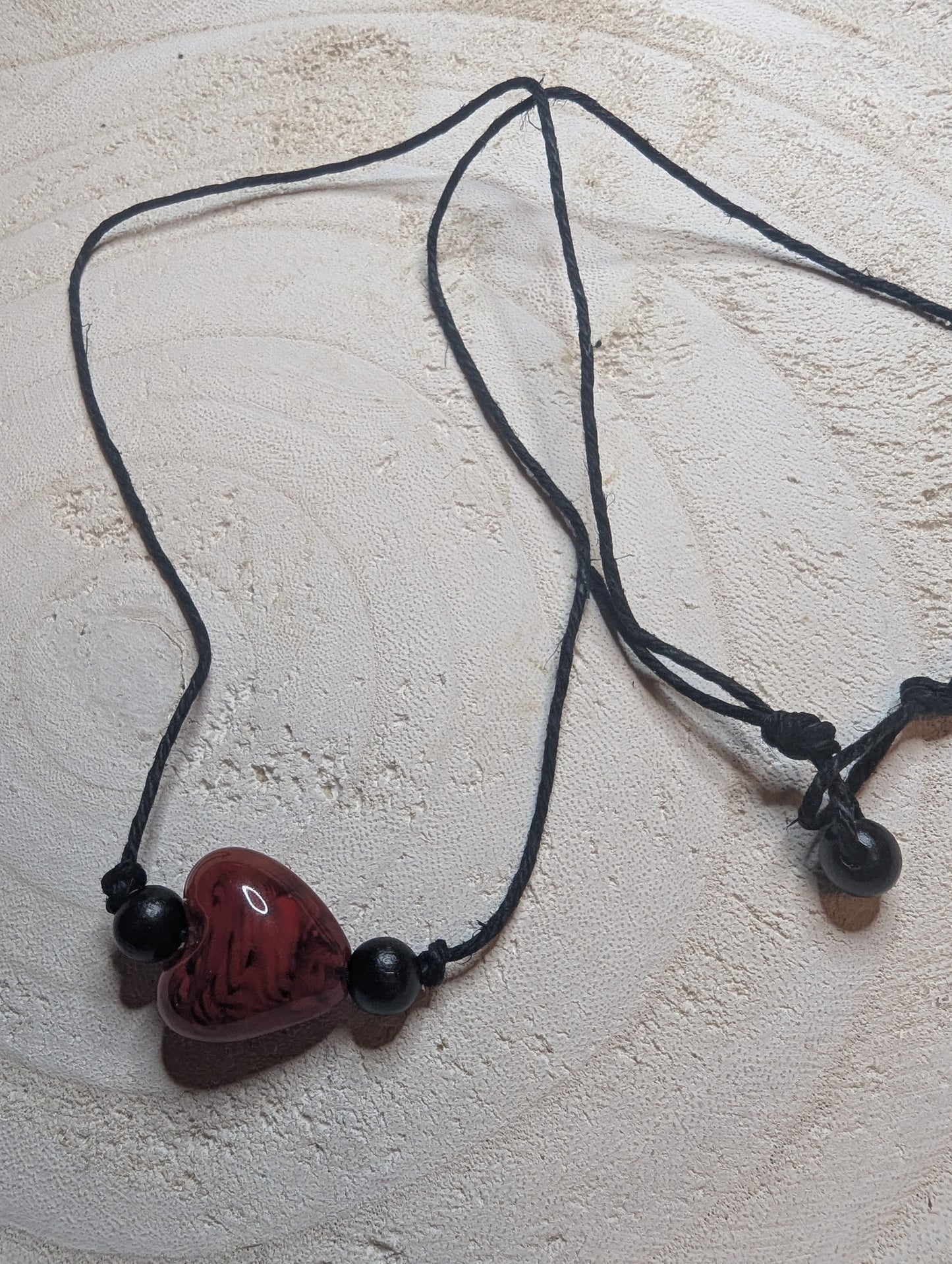 Adjustable necklace with a heart-shaped pendant 