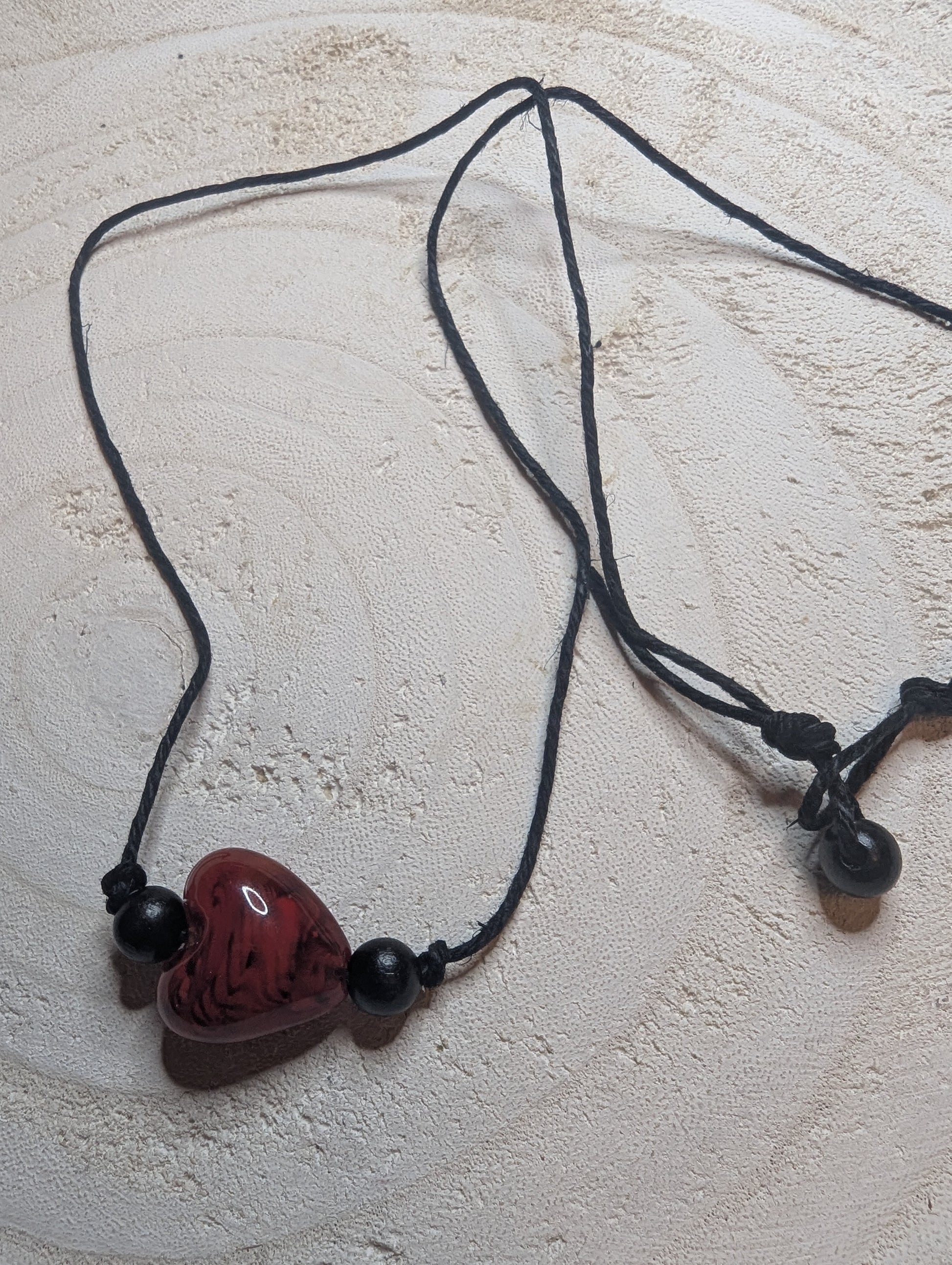 Adjustable necklace with a heart-shaped pendant 