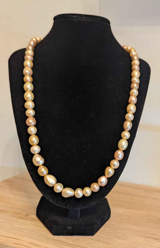 Multicolored pearl necklace